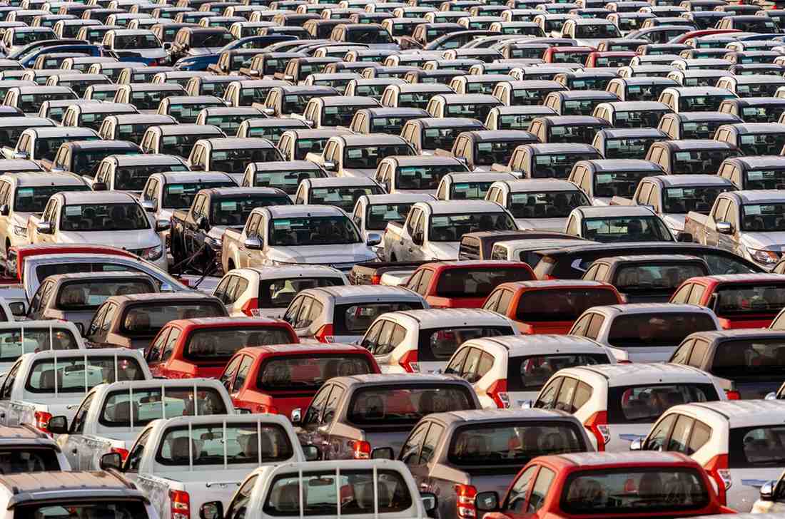 Car export from Dubai via Jebel Ali port with vehicles being loaded for international shipping to Africa, Europe, and Asia