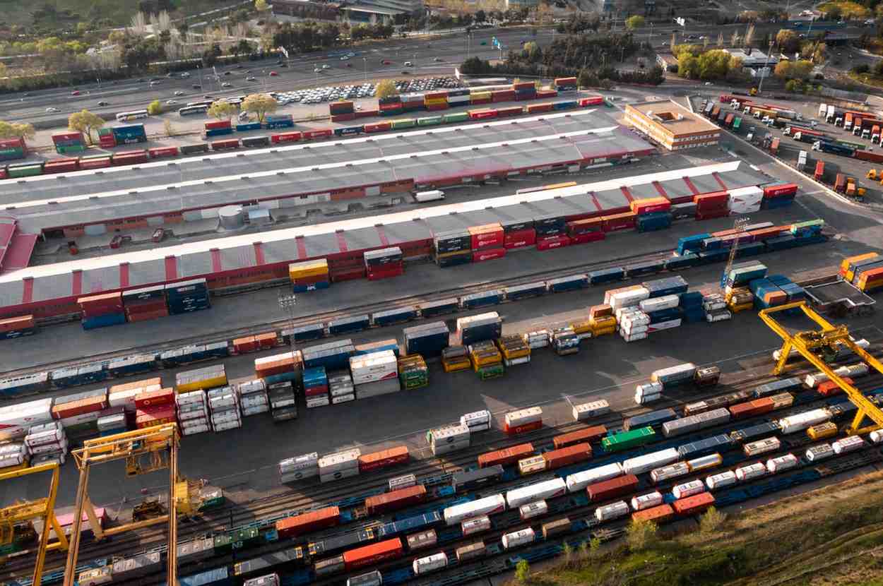 Vehicle trading company UAE exporting buses and commercial vehicles from Dubai